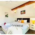 Bluo 3Bhk M Block Mkt - Lift, Balcony, Parking