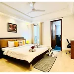 Bluo 3Bhk M Block Mkt - Lift, Balcony, Parking