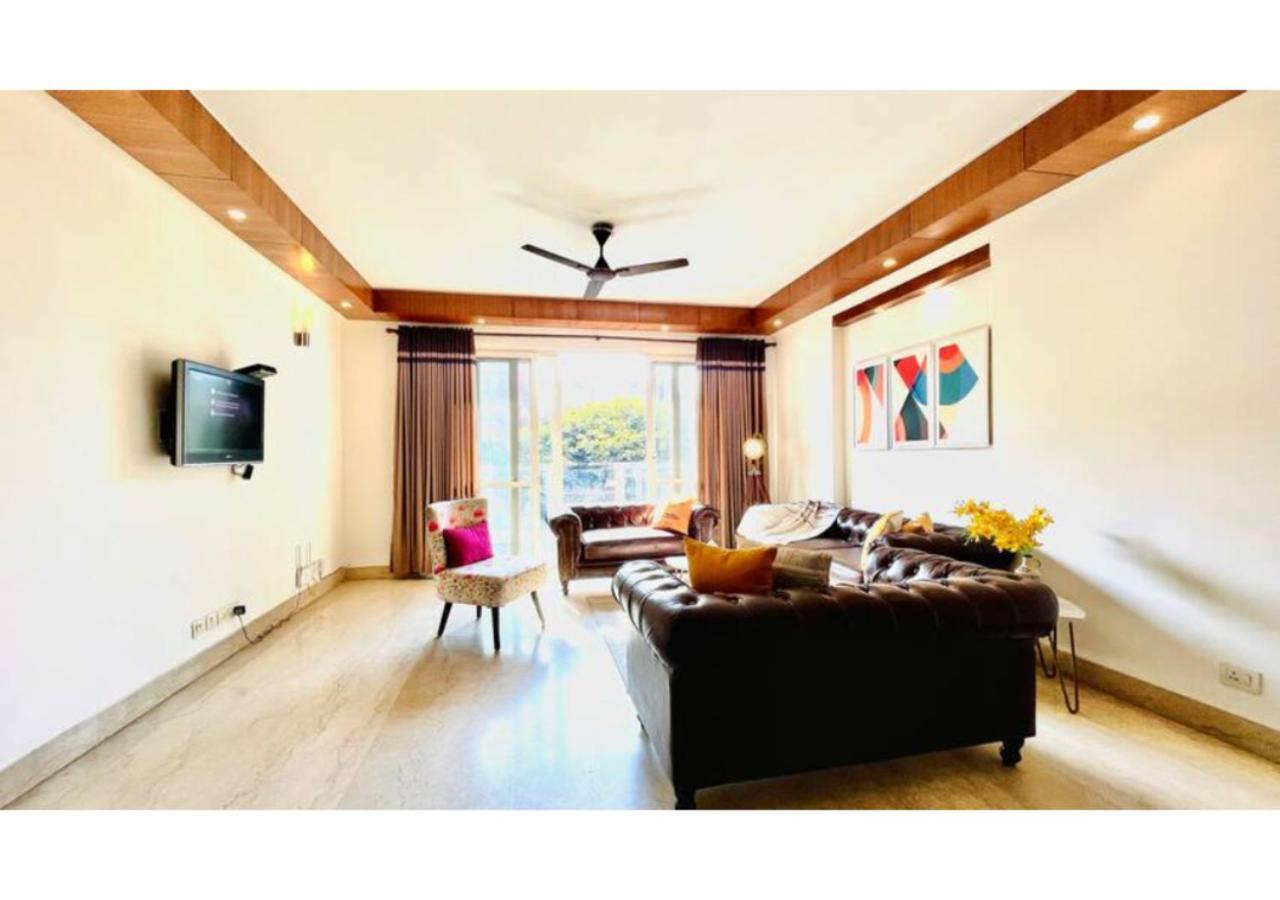 Bluo 3bhk M Block Mkt - Lift, Balcony, Parking * New Delhi