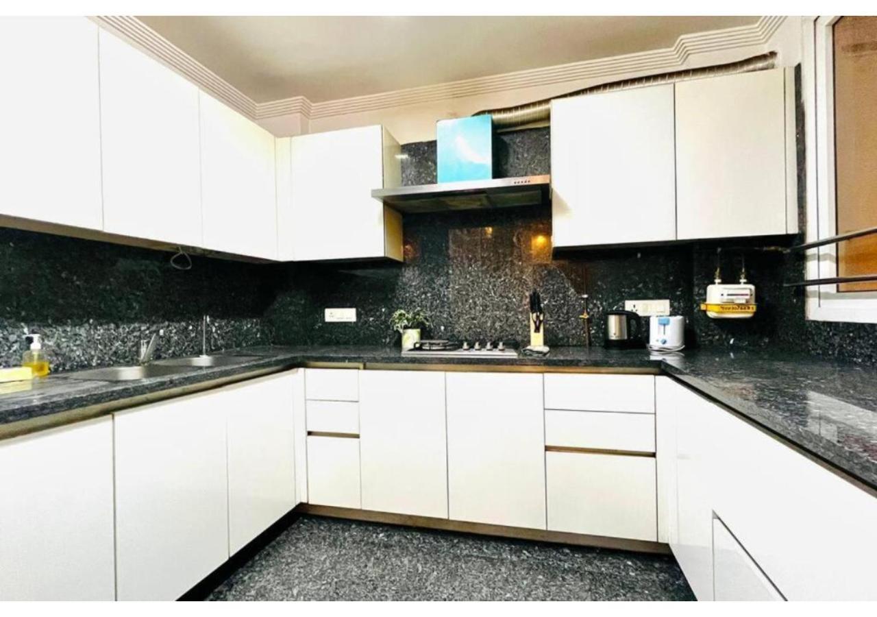Bluo 3bhk M Block Mkt - Lift, Balcony, Parking New Delhi