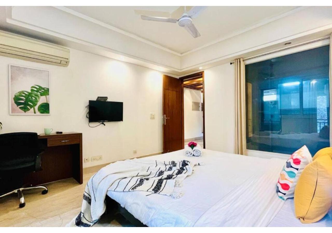 Bluo 3bhk M Block Mkt - Lift, Balcony, Parking *