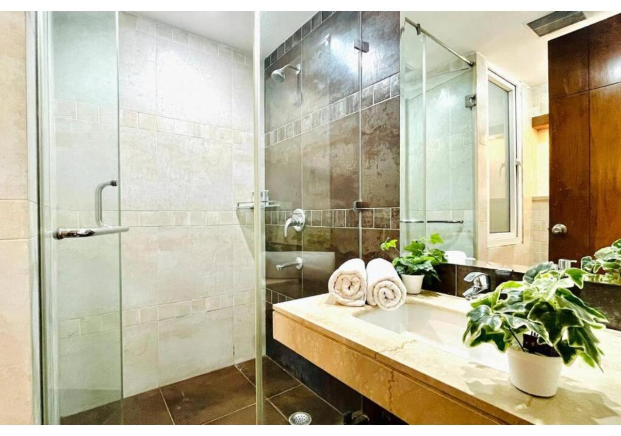 Bluo 3bhk M Block Mkt - Lift, Balcony, Parking