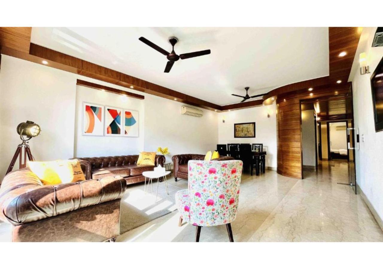 Bluo 3bhk M Block Mkt - Lift, Balcony, Parking * New Delhi