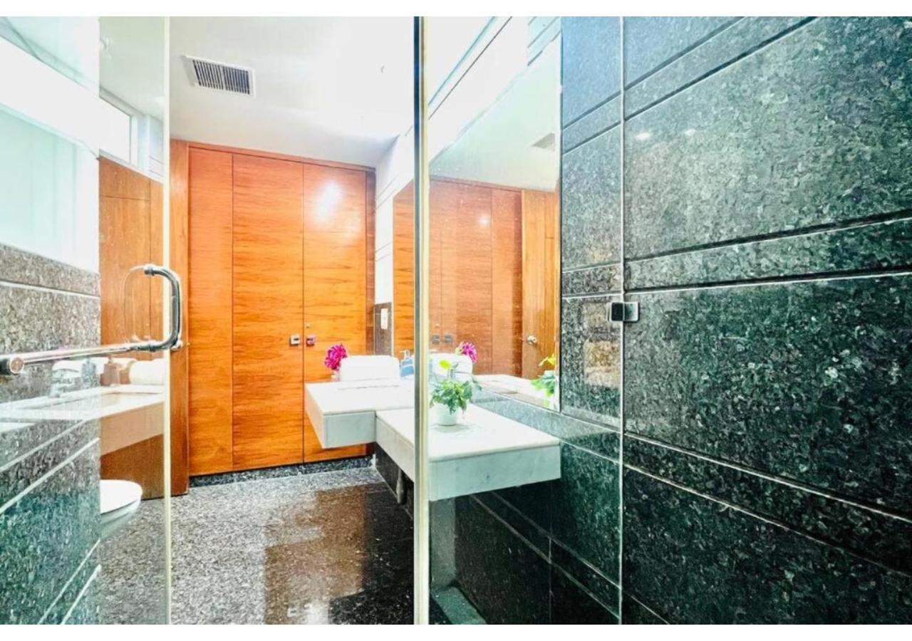 Bluo 3bhk M Block Mkt - Lift, Balcony, Parking Apartment New Delhi